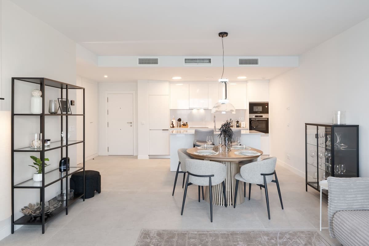 Middle Floor Apartment in Estepona — photo 3 of 10