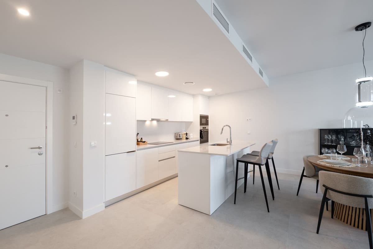 Middle Floor Apartment in Estepona — photo 7 of 10