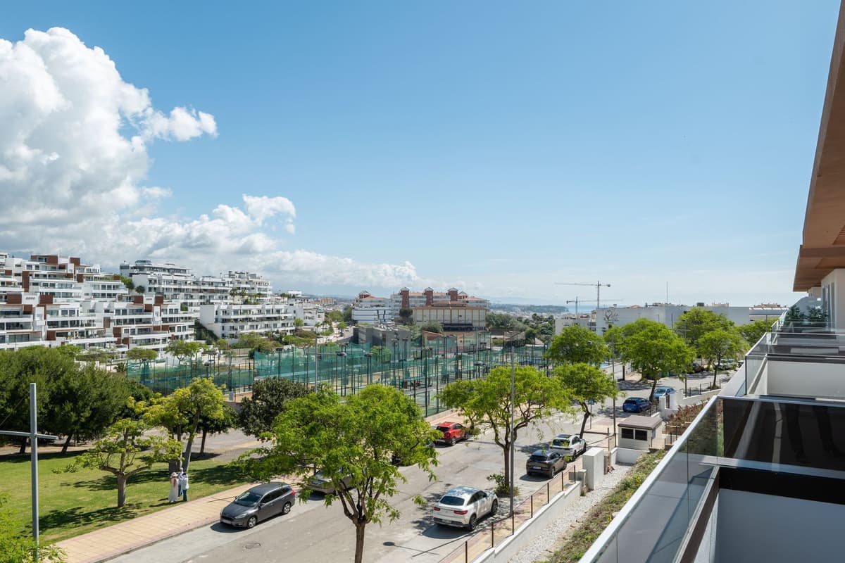Middle Floor Apartment in Estepona — photo 9 of 10