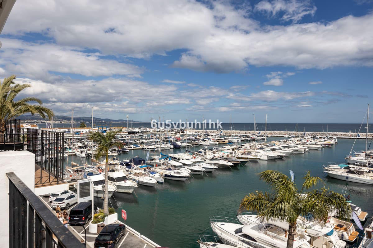 Penthouse in Puerto Banús — photo 1 of 10