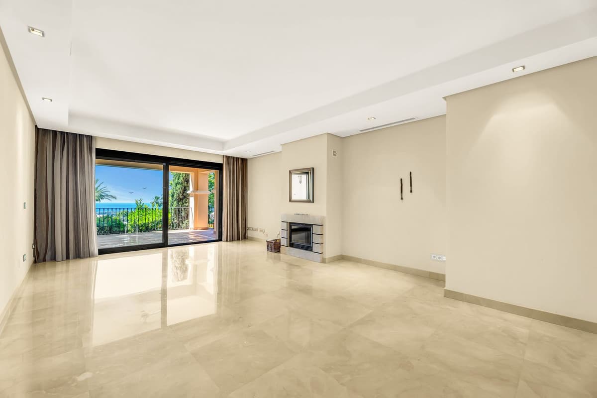 Ground Floor Apartment in La Quinta — photo 3 of 10