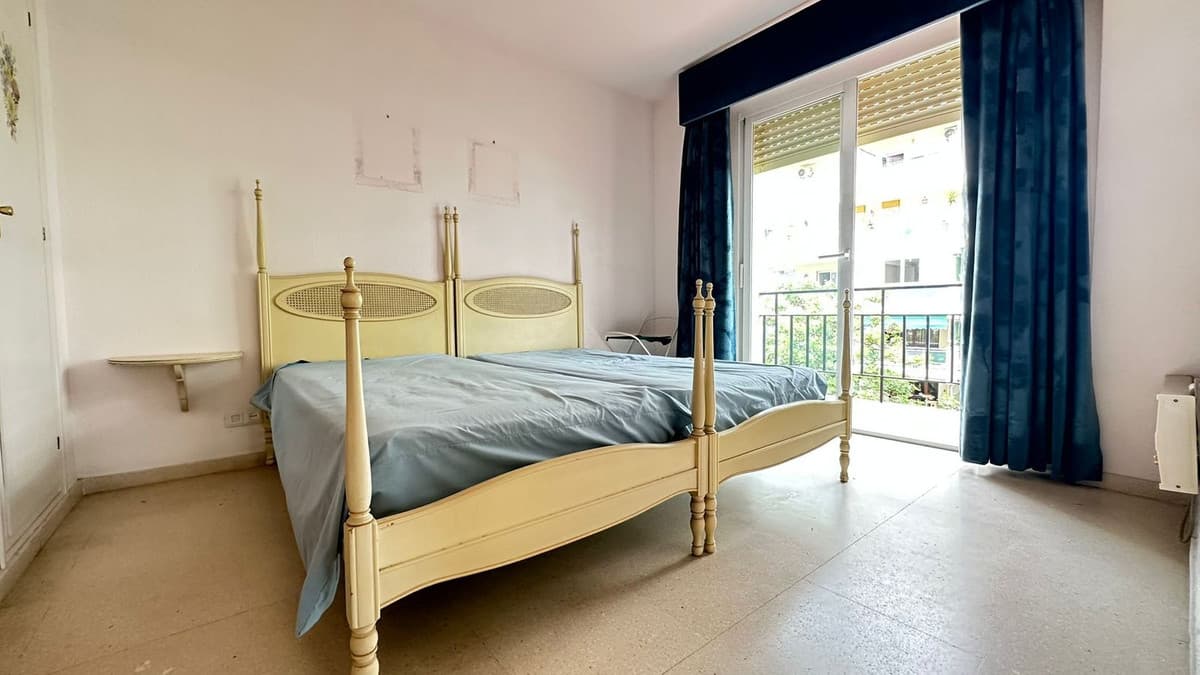 Middle Floor Apartment in Marbella — photo 3 of 10