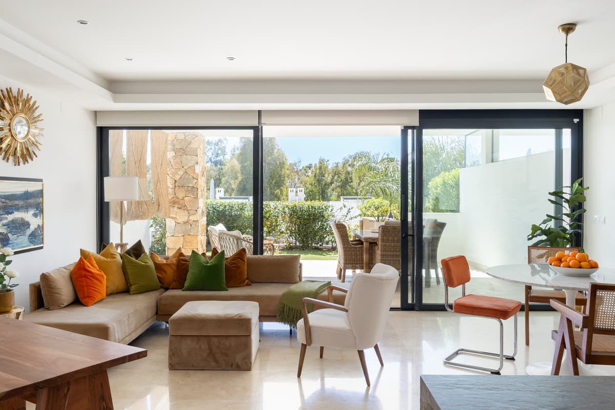 Townhouse in The Golden Mile — photo 1 of 10