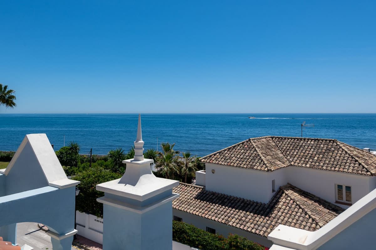 Detached Villa in Puerto Banús — photo 1 of 10
