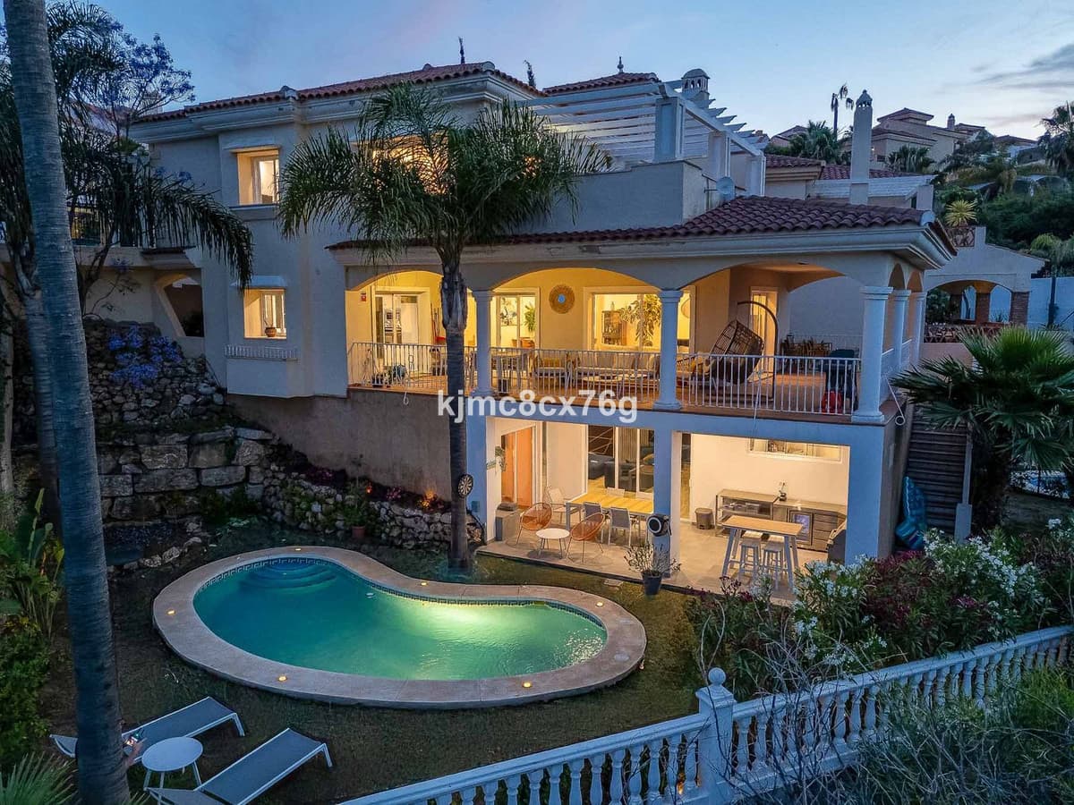 Detached Villa in Riviera del Sol — photo 1 of 10