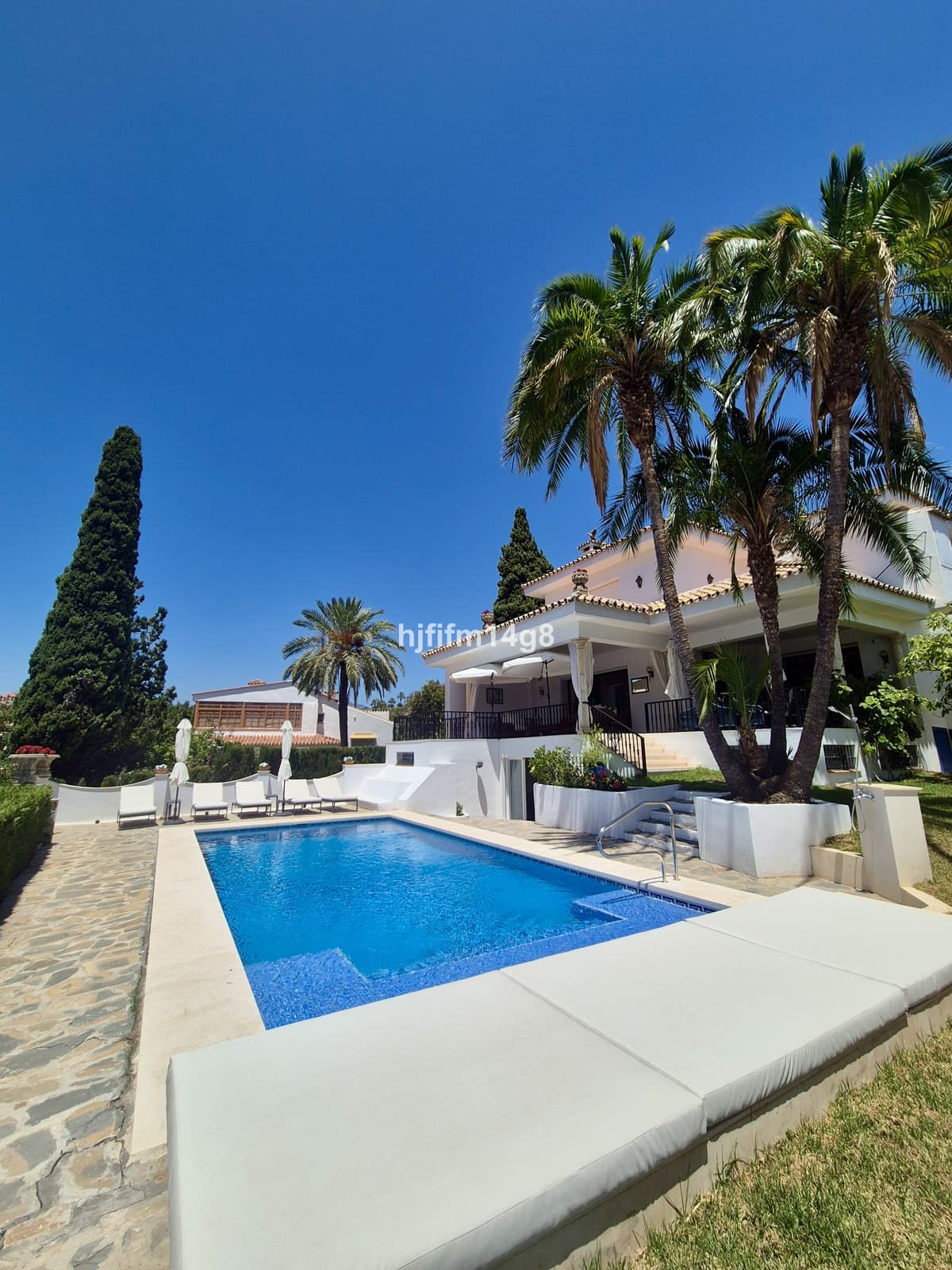 Detached Villa in La Campana — photo 1 of 10