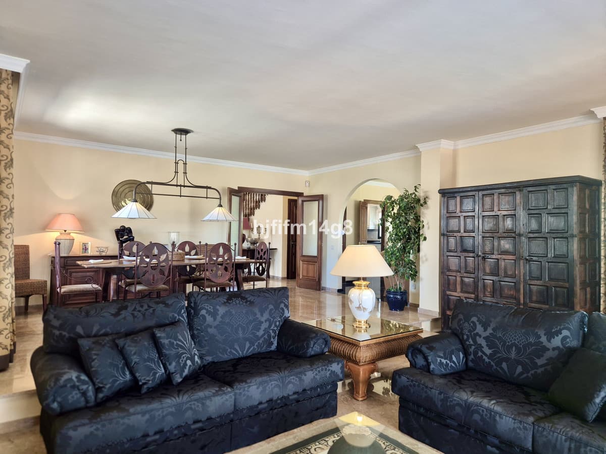Detached Villa in La Campana — photo 5 of 10