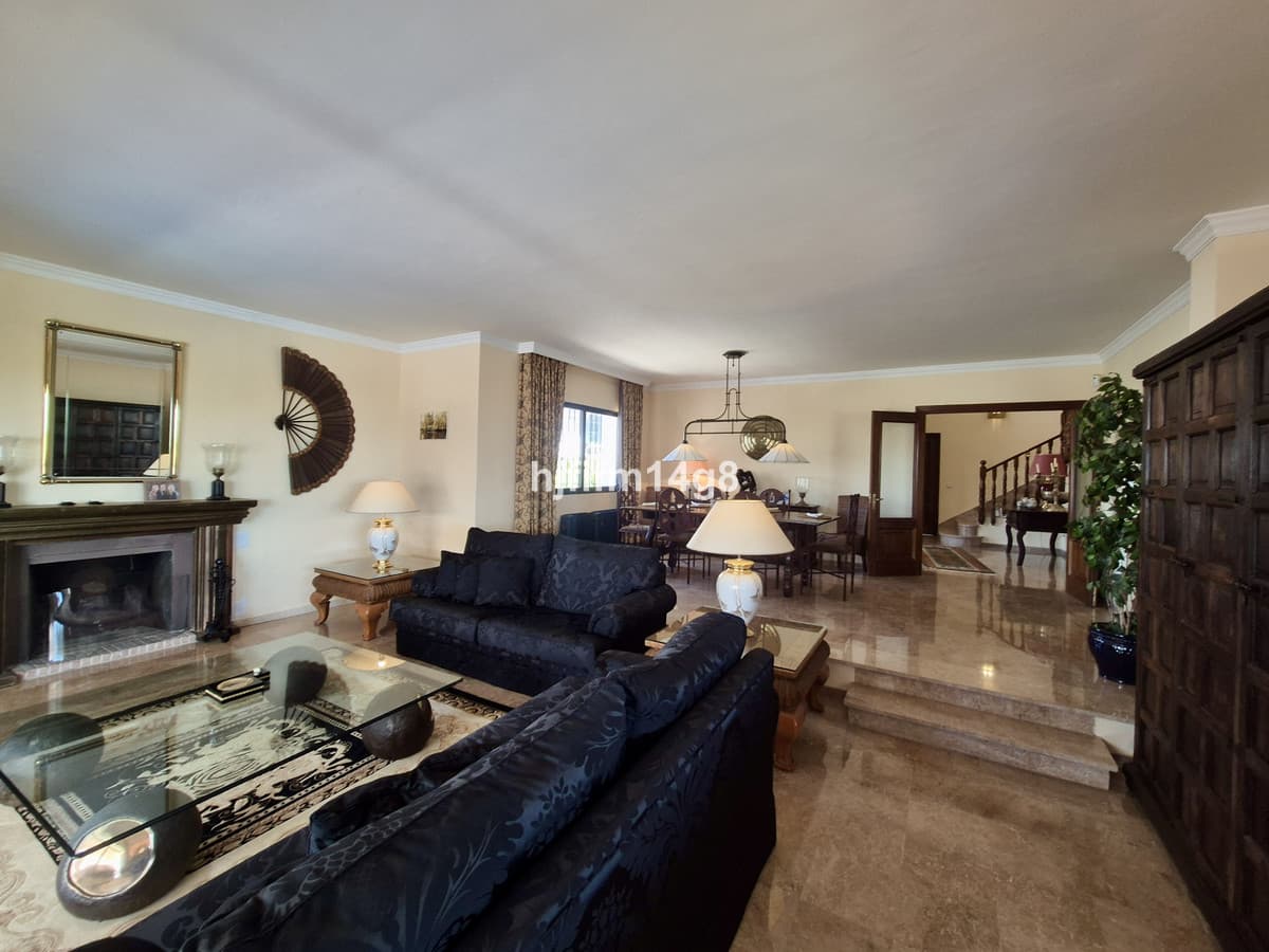 Detached Villa in La Campana — photo 6 of 10