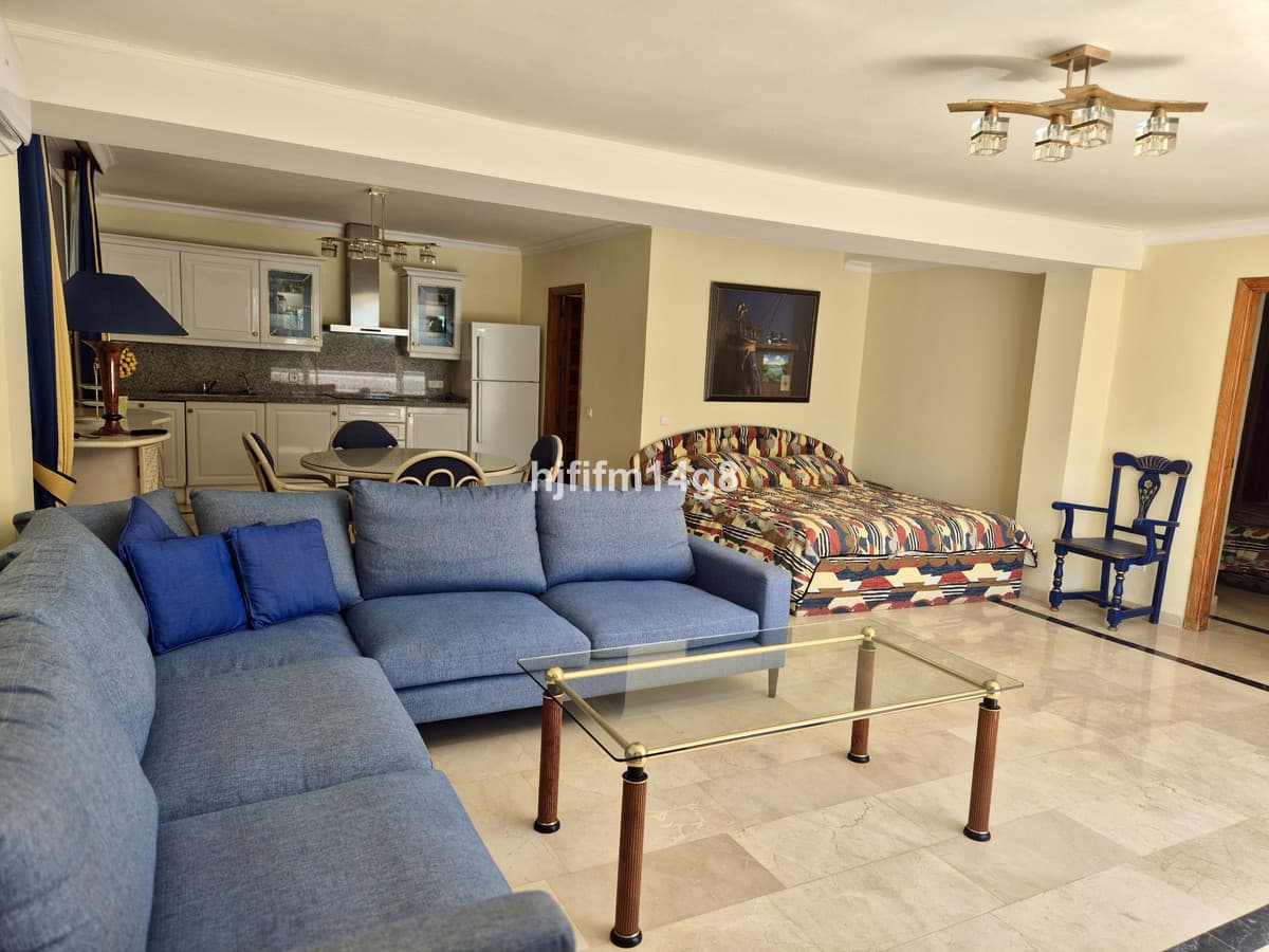 Detached Villa in La Campana — photo 8 of 10