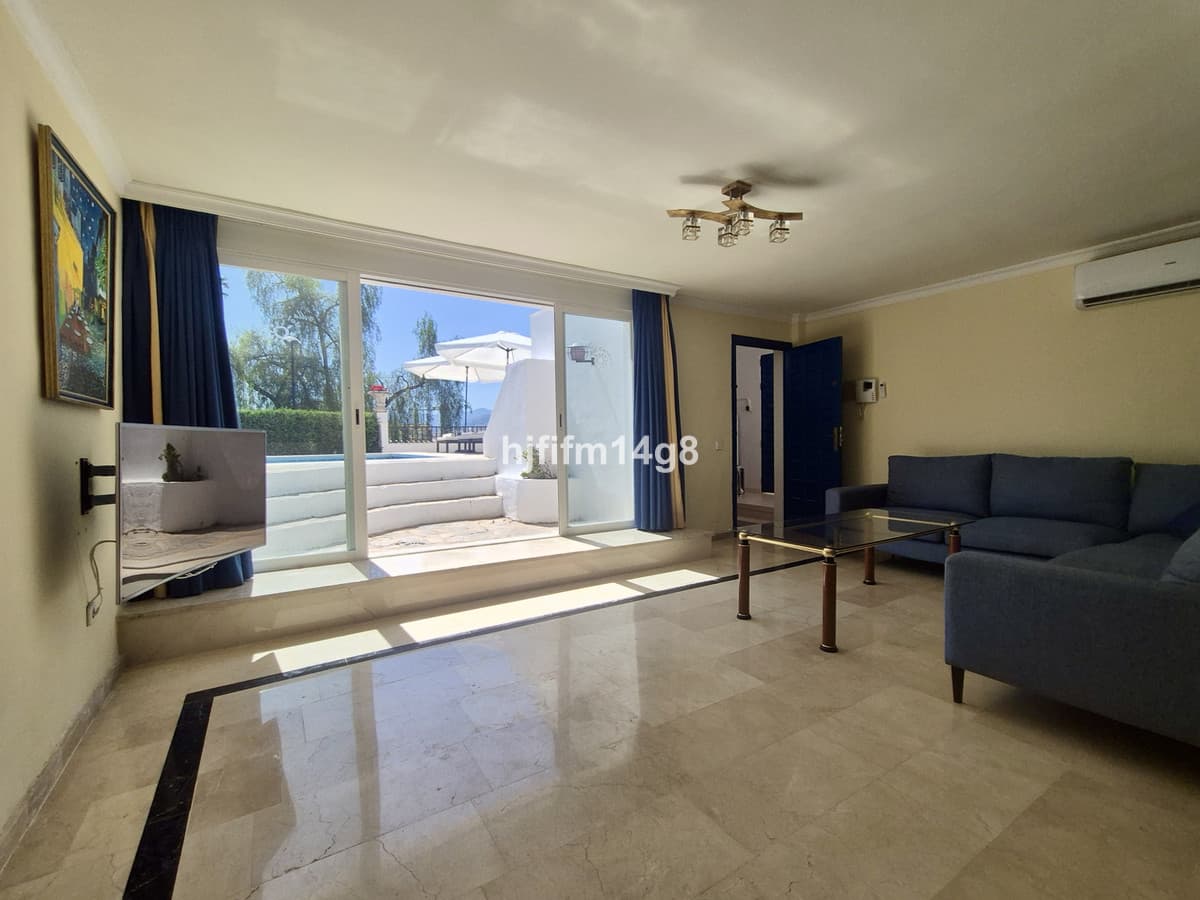 Detached Villa in La Campana — photo 9 of 10