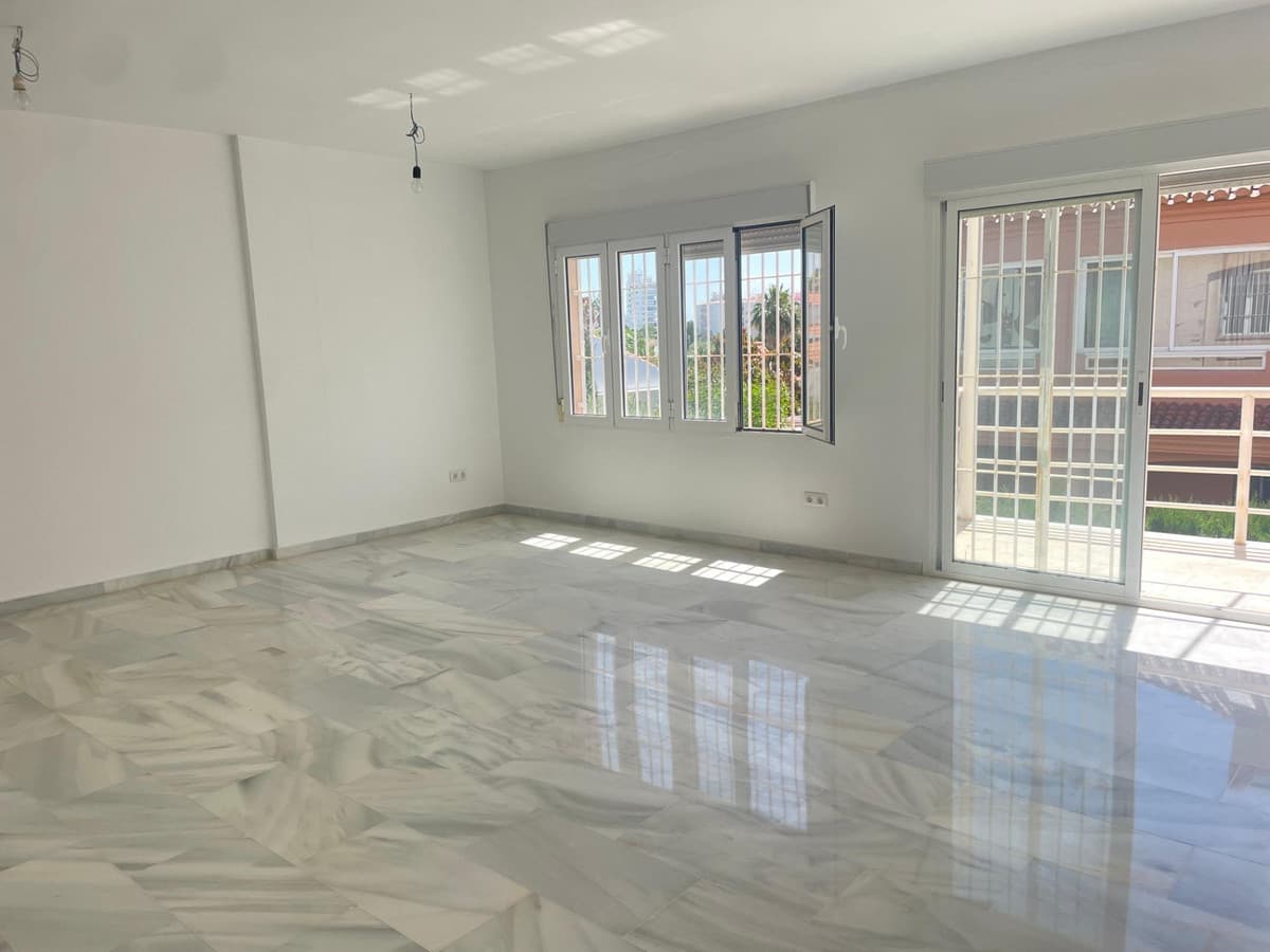Semi-Detached House in Arroyo de la Miel — photo 2 of 10
