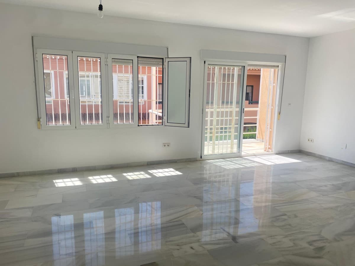 Semi-Detached House in Arroyo de la Miel — photo 3 of 10