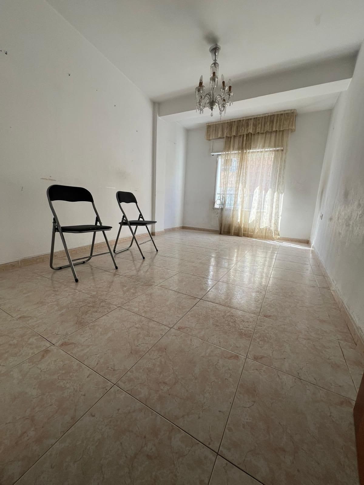 Middle Floor Apartment in Málaga Centro — photo 2 of 8