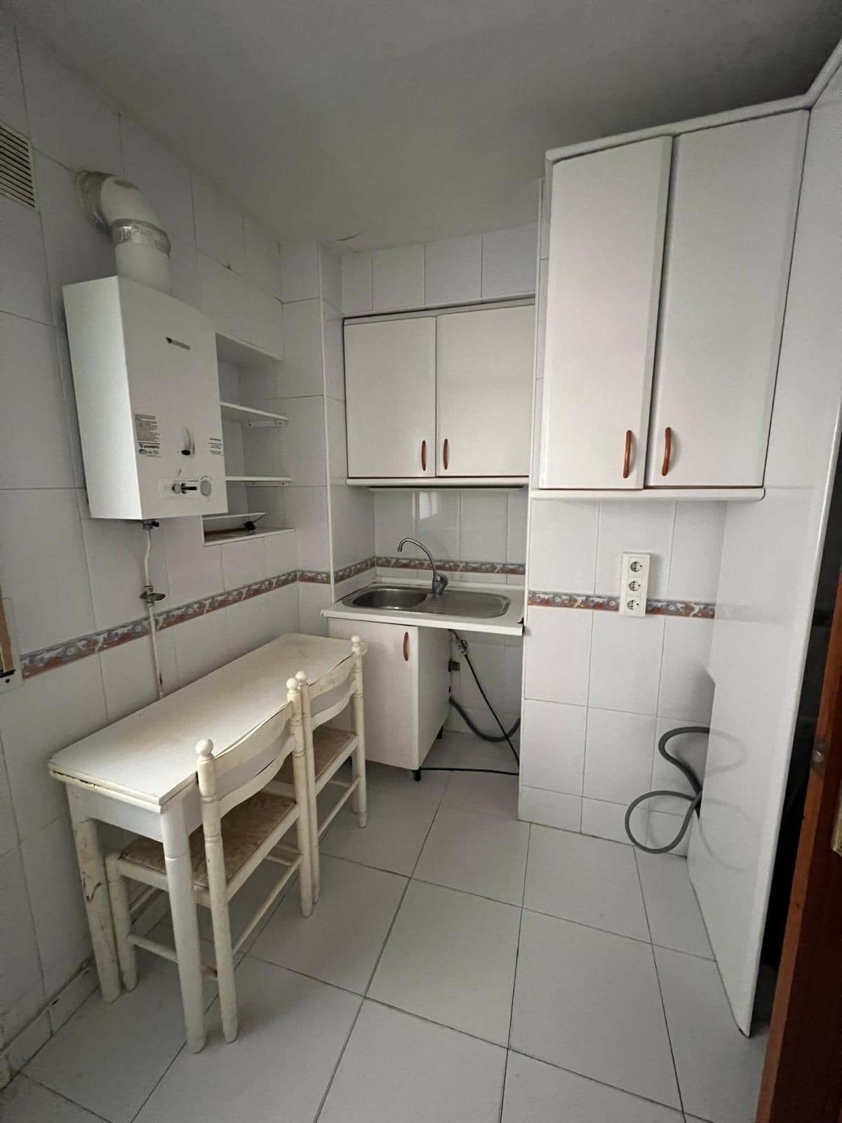Middle Floor Apartment in Málaga Centro — photo 3 of 8