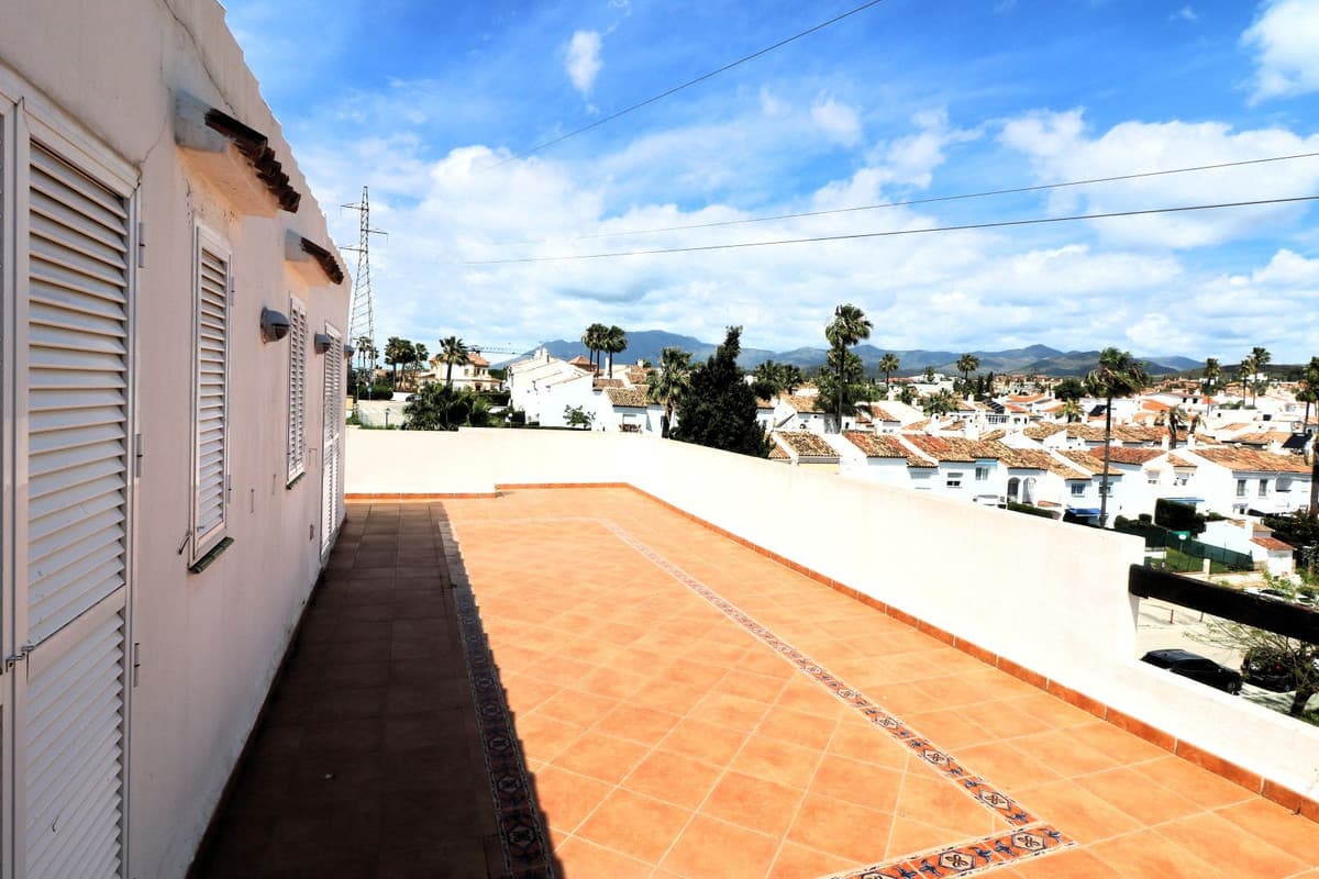Penthouse Duplex in Bel Air — photo 3 of 10