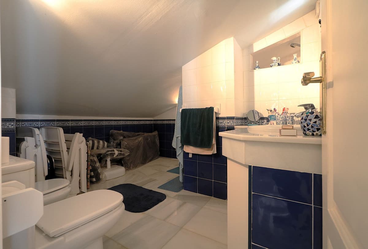 Penthouse Duplex in Bel Air — photo 10 of 10
