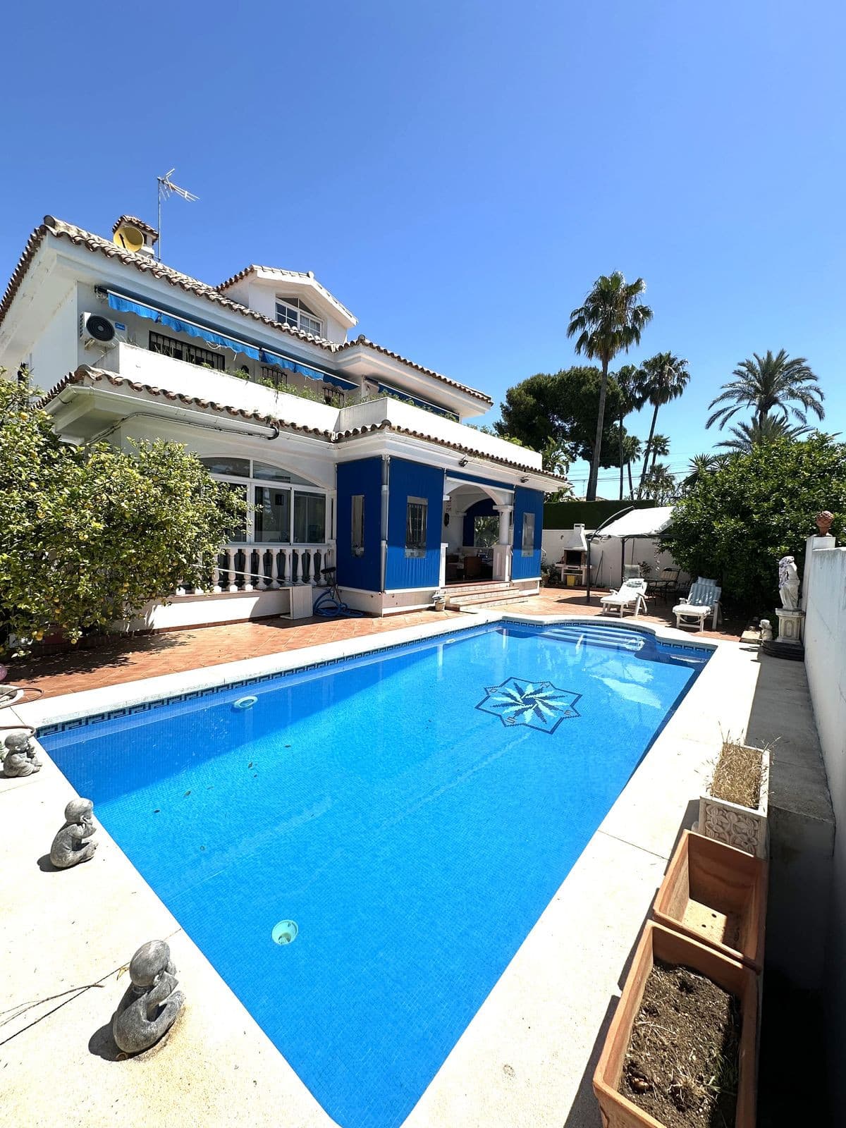 Detached Villa in San Pedro de Alcántara — photo 1 of 10