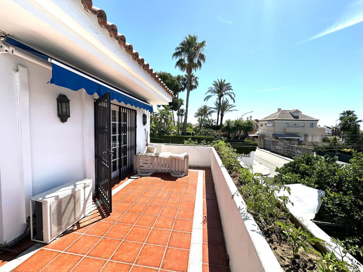 Detached Villa in San Pedro de Alcántara — photo 2 of 10