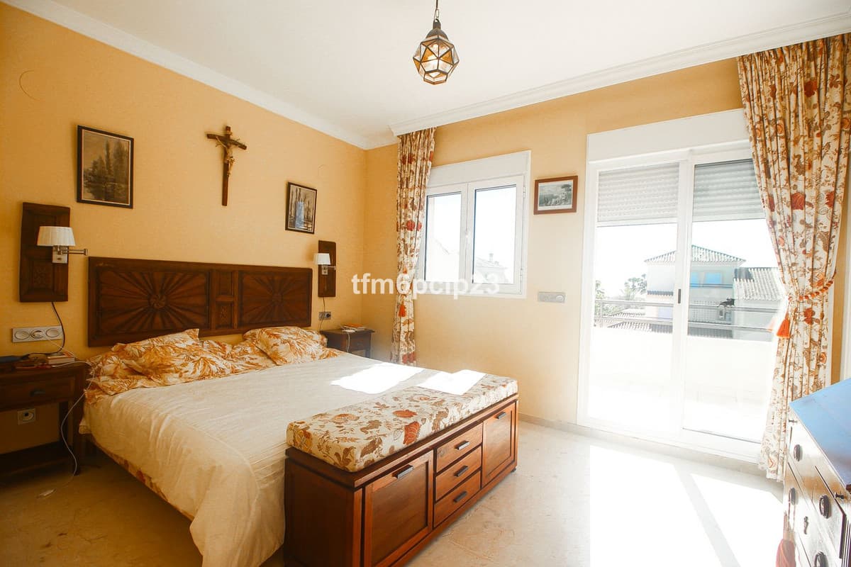 Penthouse Duplex in San Roque Club — photo 4 of 10