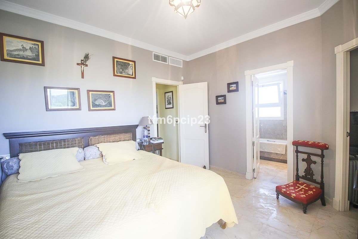 Penthouse Duplex in San Roque Club — photo 5 of 10