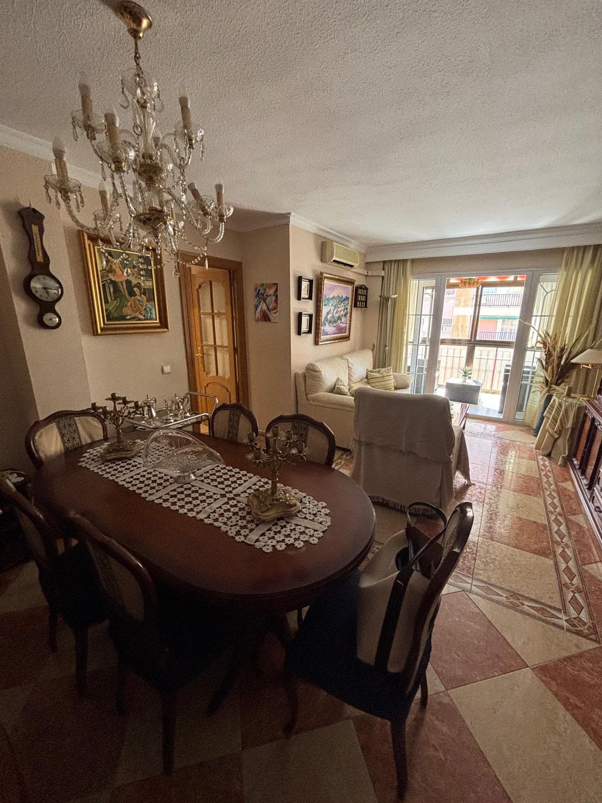 Middle Floor Apartment in Málaga — photo 2 of 10