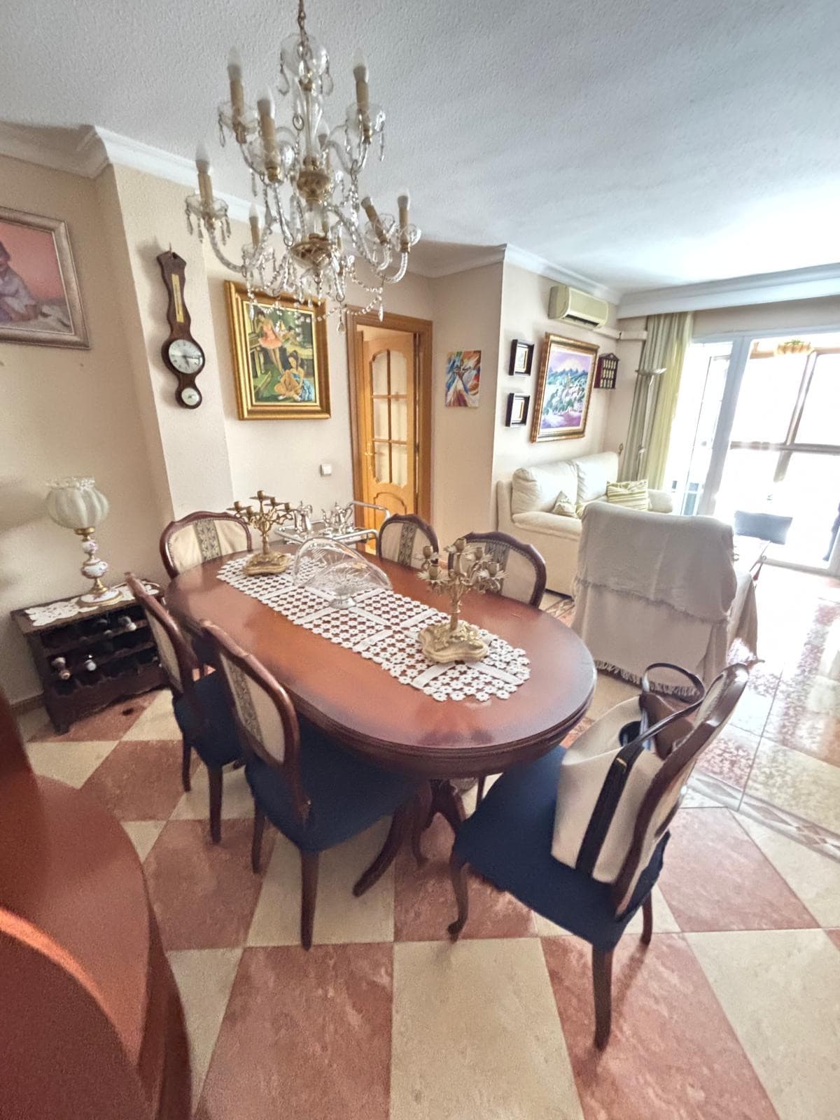 Middle Floor Apartment in Málaga — photo 8 of 10