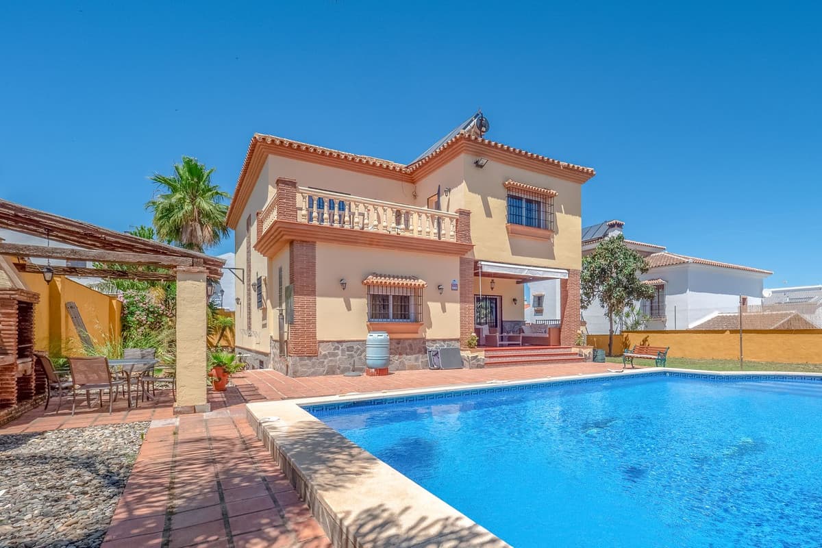 Detached Villa in Alhaurín el Grande — photo 1 of 10