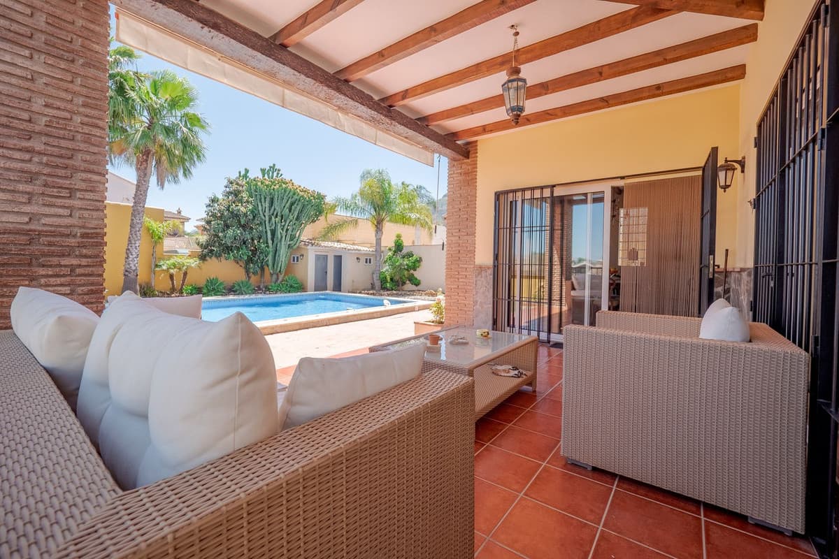 Detached Villa in Alhaurín el Grande — photo 2 of 10