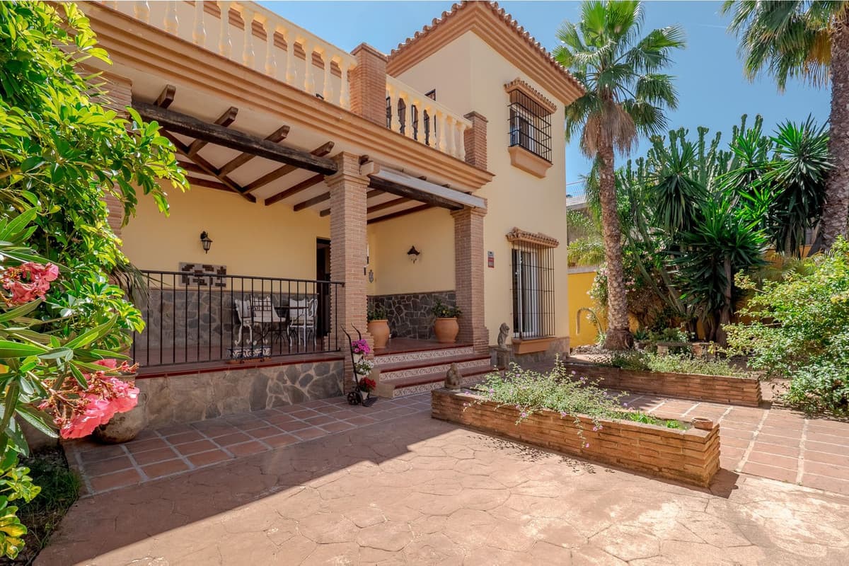 Detached Villa in Alhaurín el Grande — photo 7 of 10