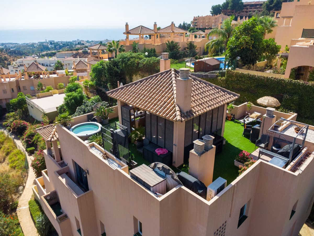 Penthouse in Calahonda — photo 1 of 10