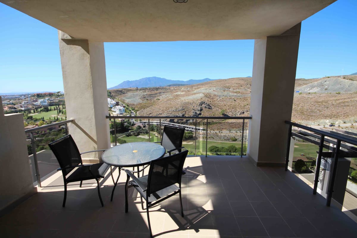 Middle Floor Apartment in Los Flamingos — photo 4 of 10