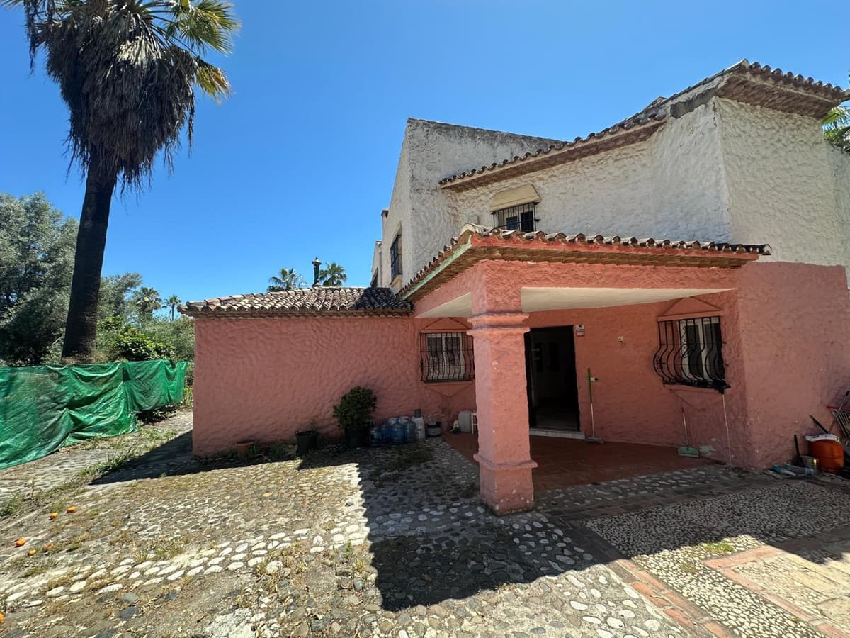 Detached Villa in Nueva Andalucía — photo 3 of 10
