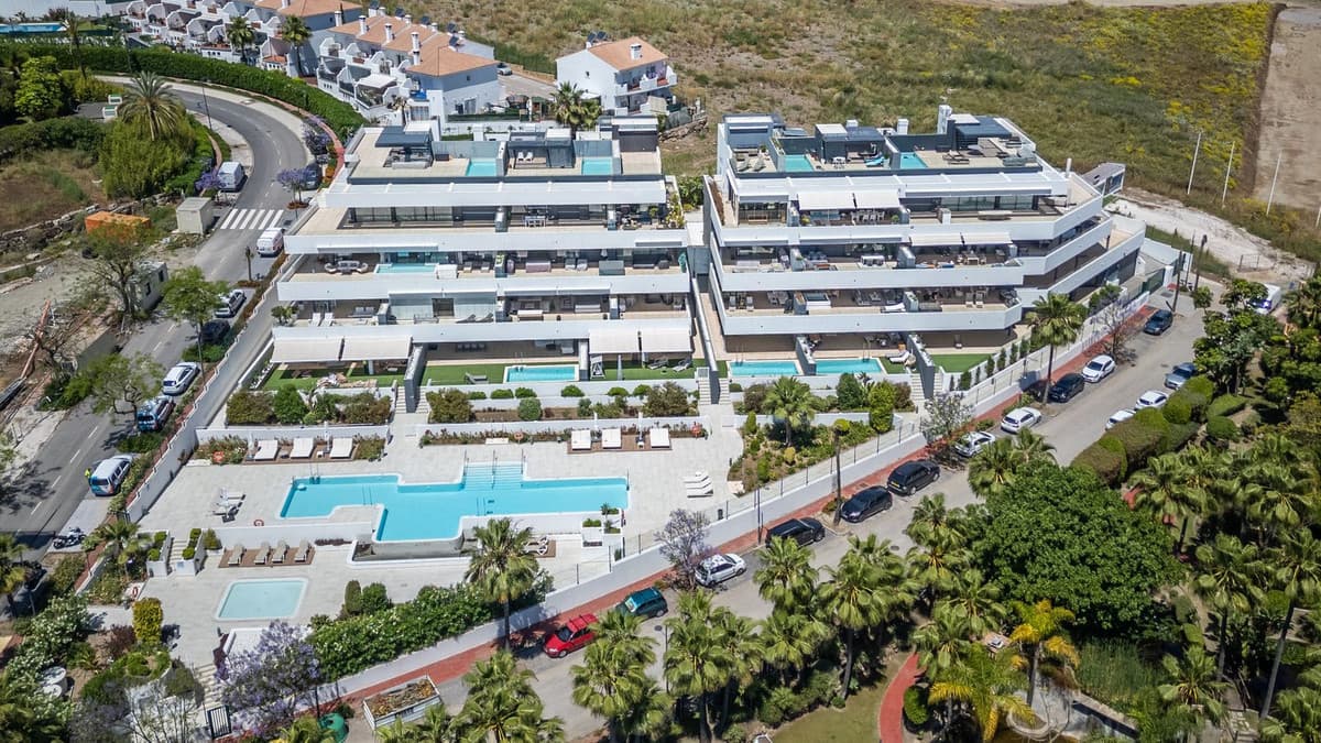 Middle Floor Apartment in Estepona — photo 1 of 10