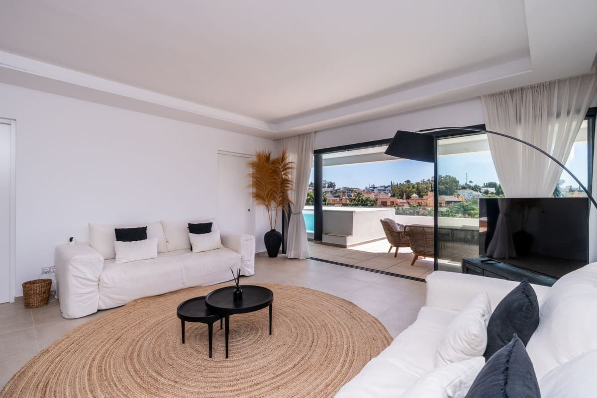 Middle Floor Apartment in Estepona — photo 7 of 10