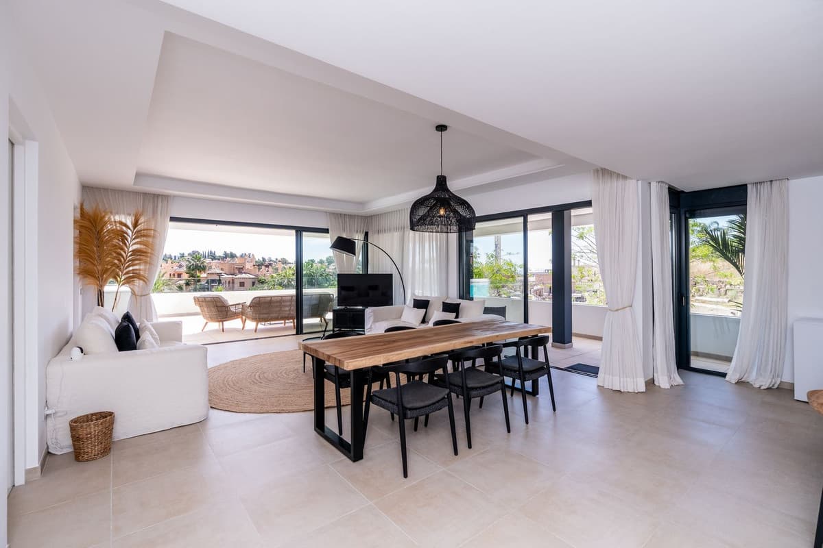Middle Floor Apartment in Estepona — photo 8 of 10