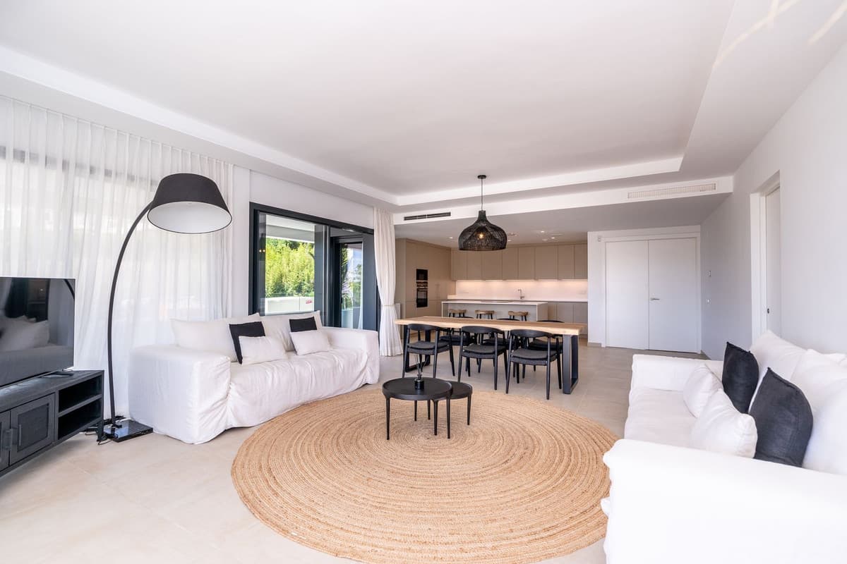 Middle Floor Apartment in Estepona — photo 9 of 10