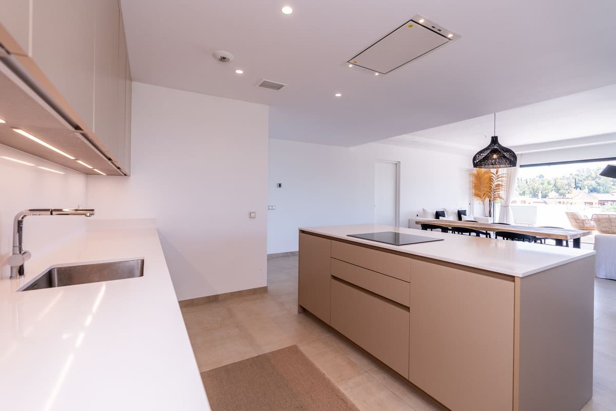 Middle Floor Apartment in Estepona — photo 10 of 10
