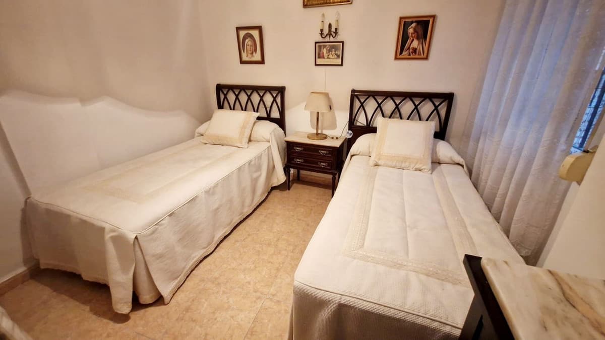 Middle Floor Apartment in Fuengirola — photo 8 of 10