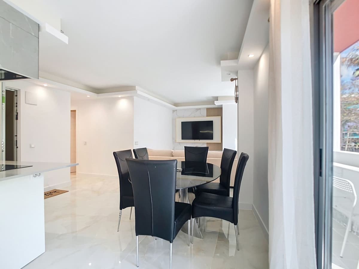 Middle Floor Apartment in Estepona — photo 1 of 10
