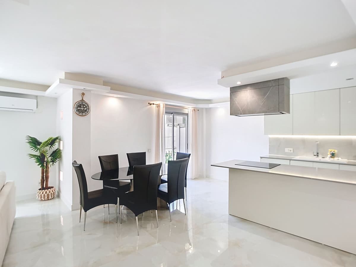 Middle Floor Apartment in Estepona — photo 5 of 10