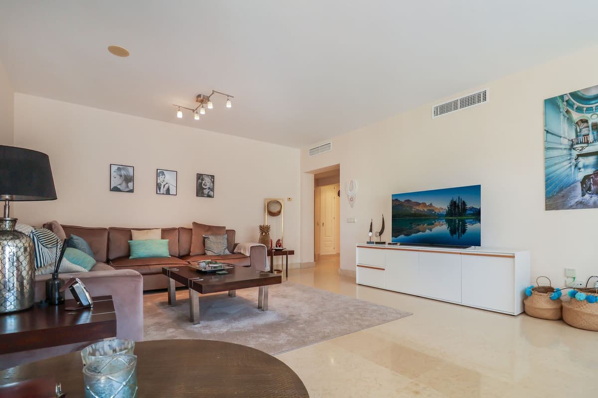 Middle Floor Apartment in Benahavís — photo 7 of 10