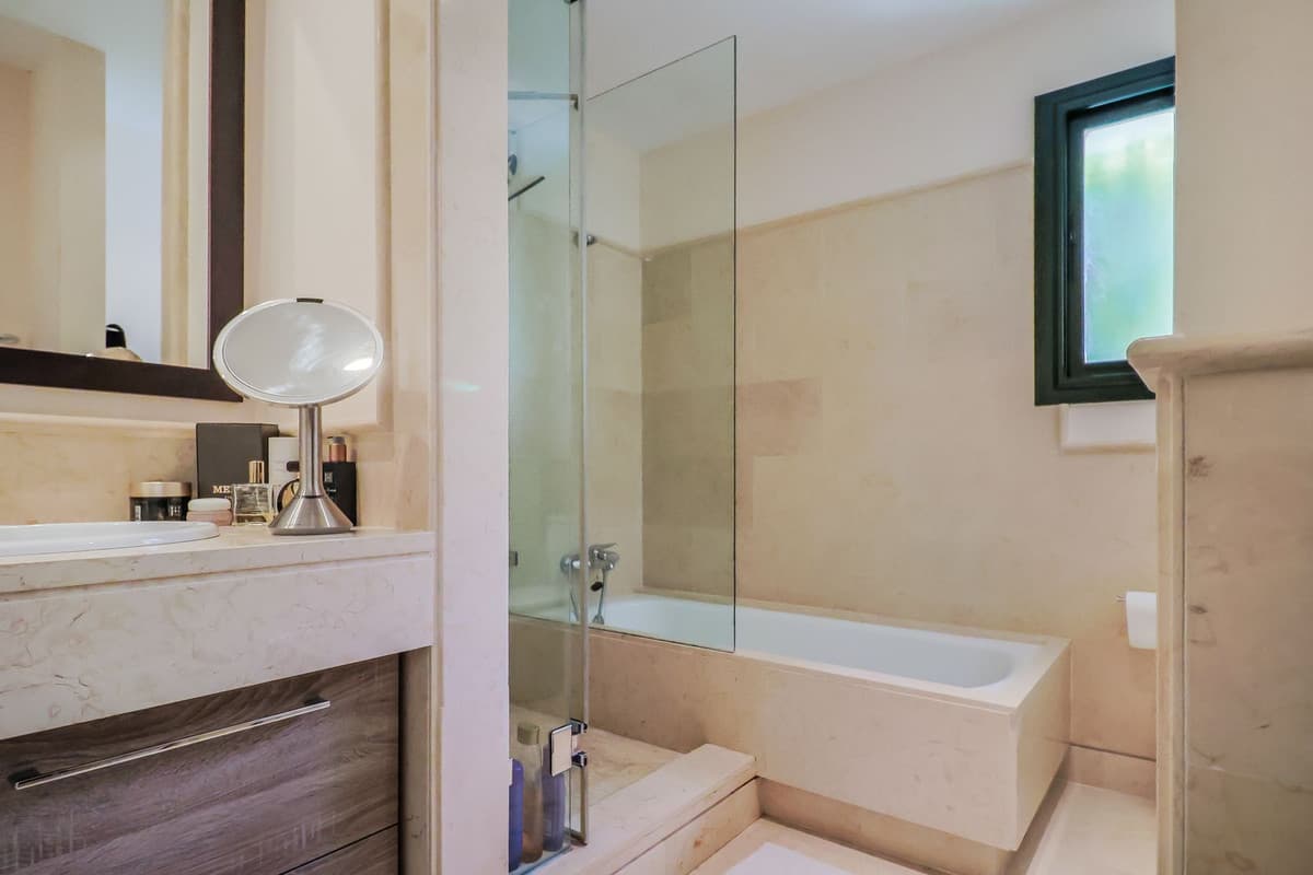 Middle Floor Apartment in Benahavís — photo 10 of 10