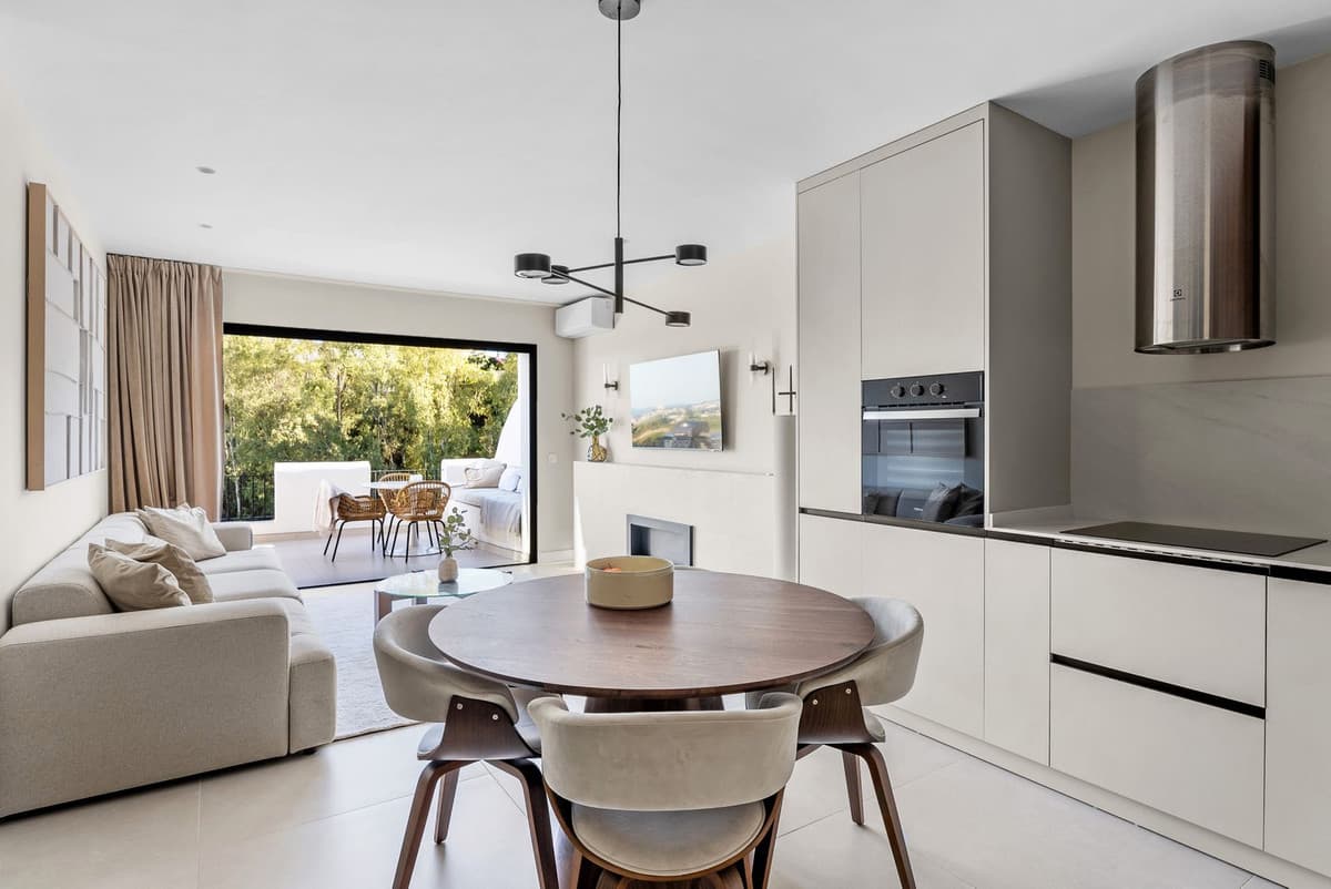 Middle Floor Apartment in Benahavís — photo 7 of 10