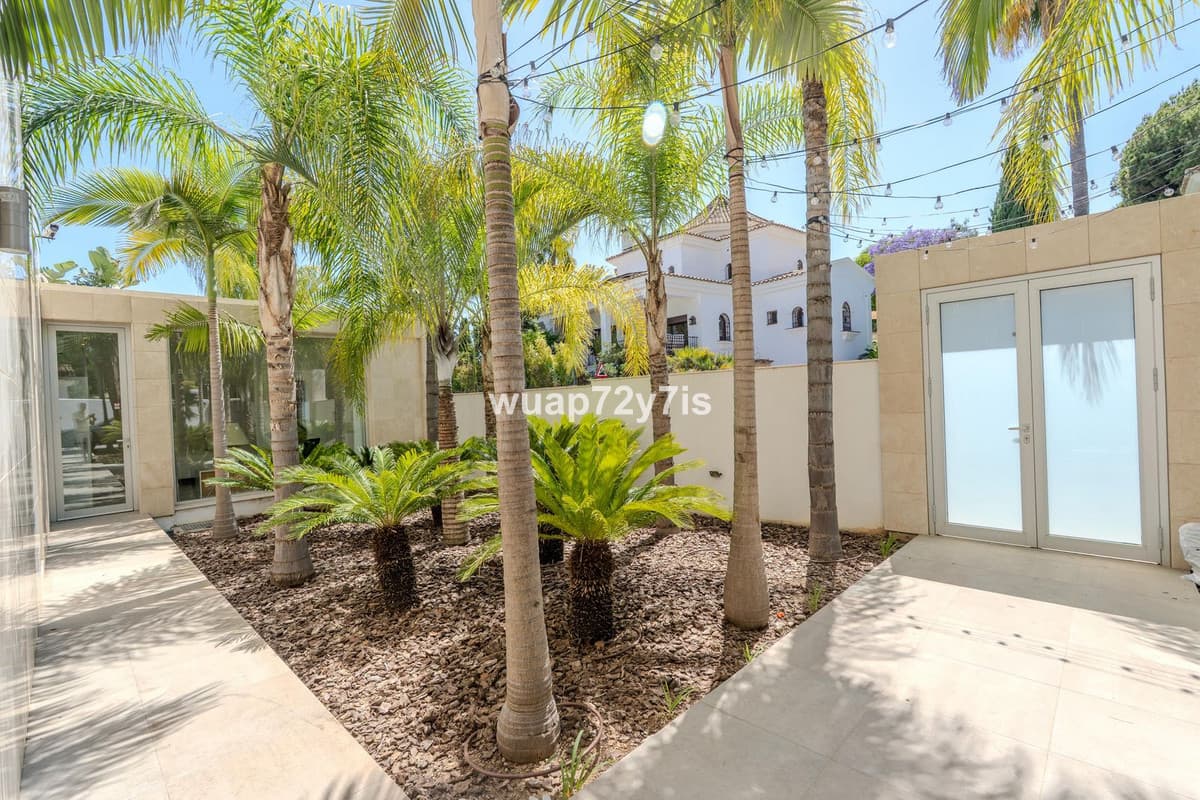 Detached Villa in La Quinta — photo 4 of 10
