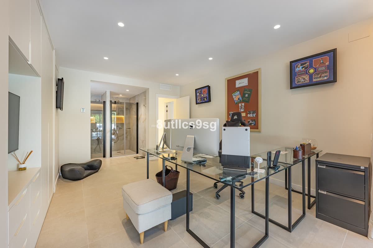 Ground Floor Apartment in The Golden Mile — photo 10 of 10