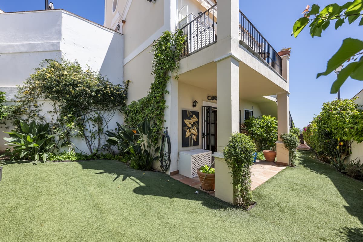 Townhouse in Benahavís — photo 1 of 10