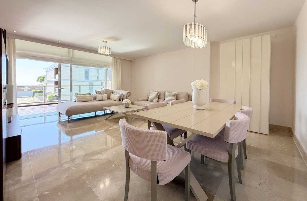 Middle Floor Apartment in La Duquesa — photo 4 of 10