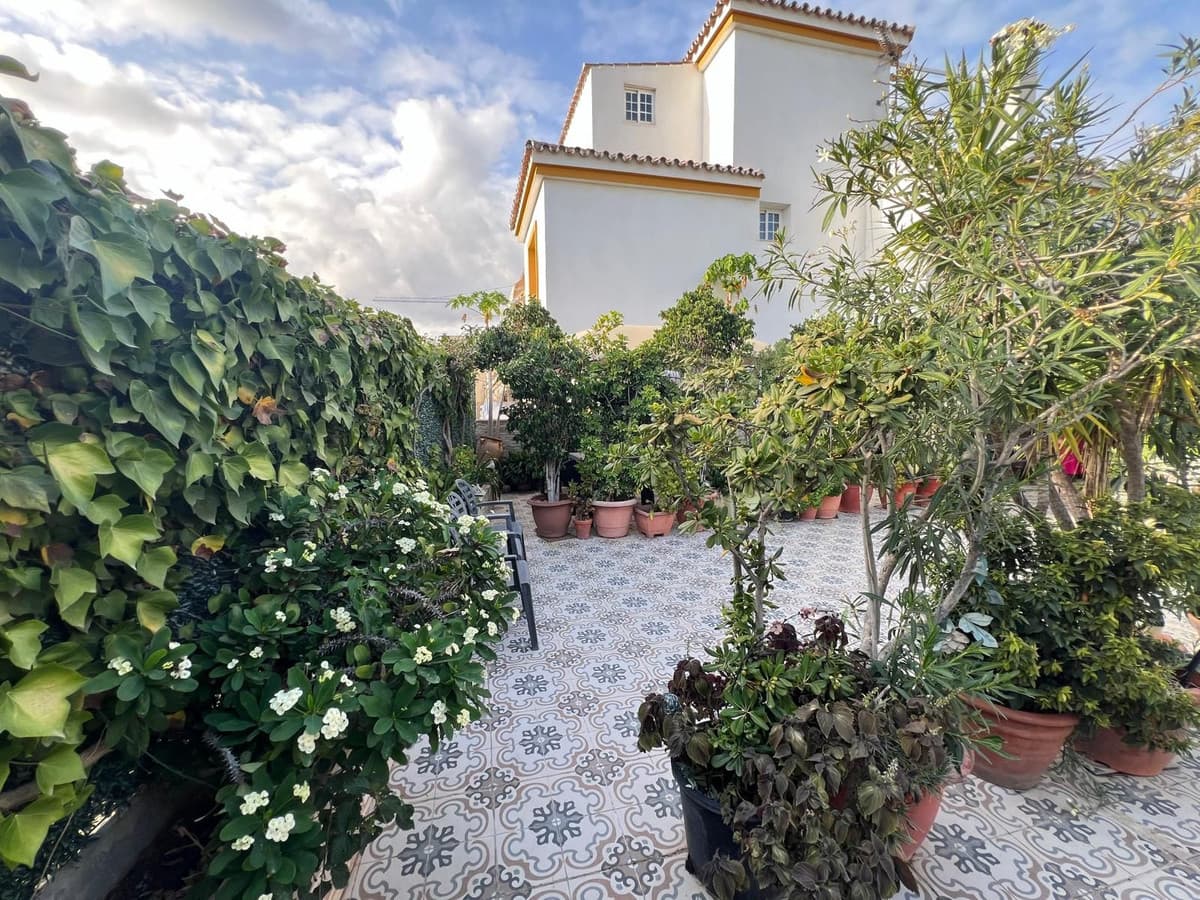 Semi-Detached House in Estepona — photo 1 of 10