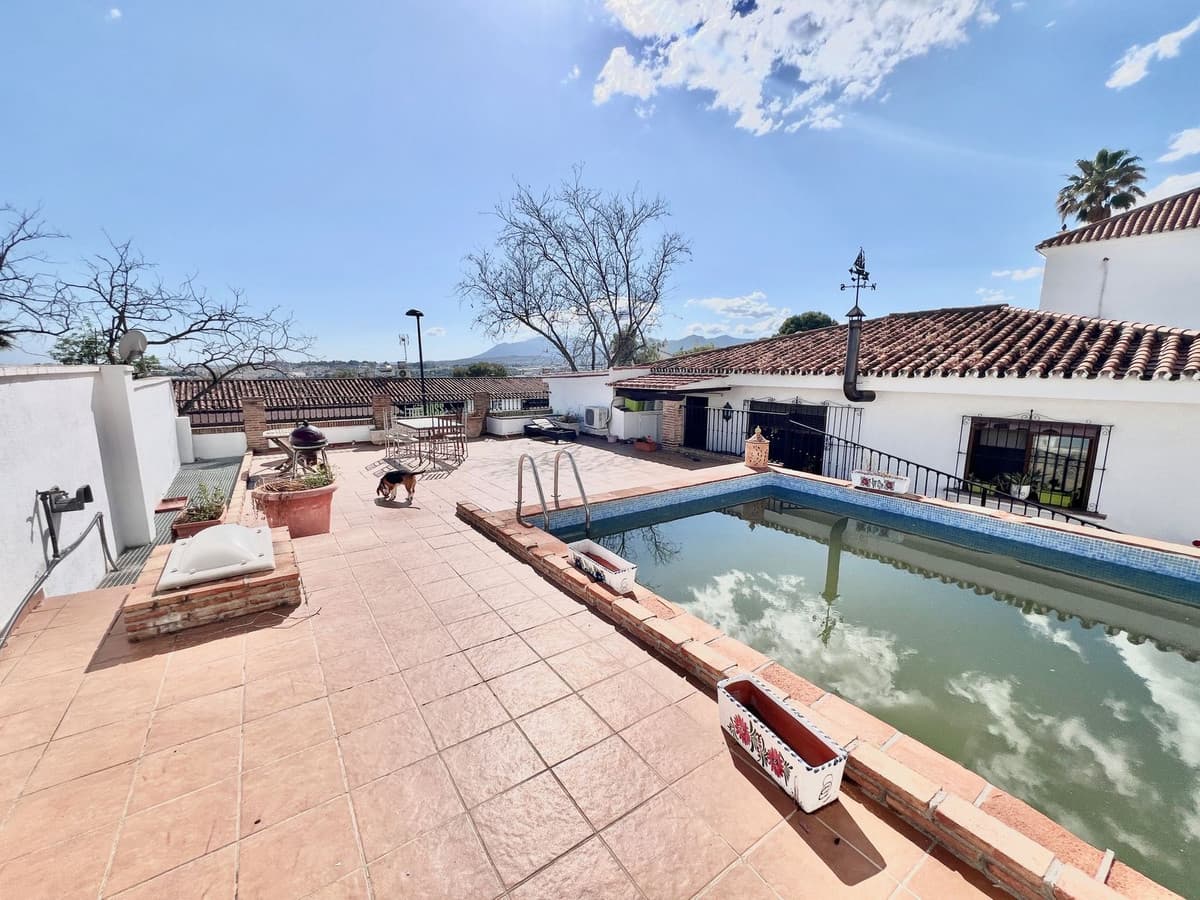 Detached Villa in Nueva Andalucía — photo 2 of 10