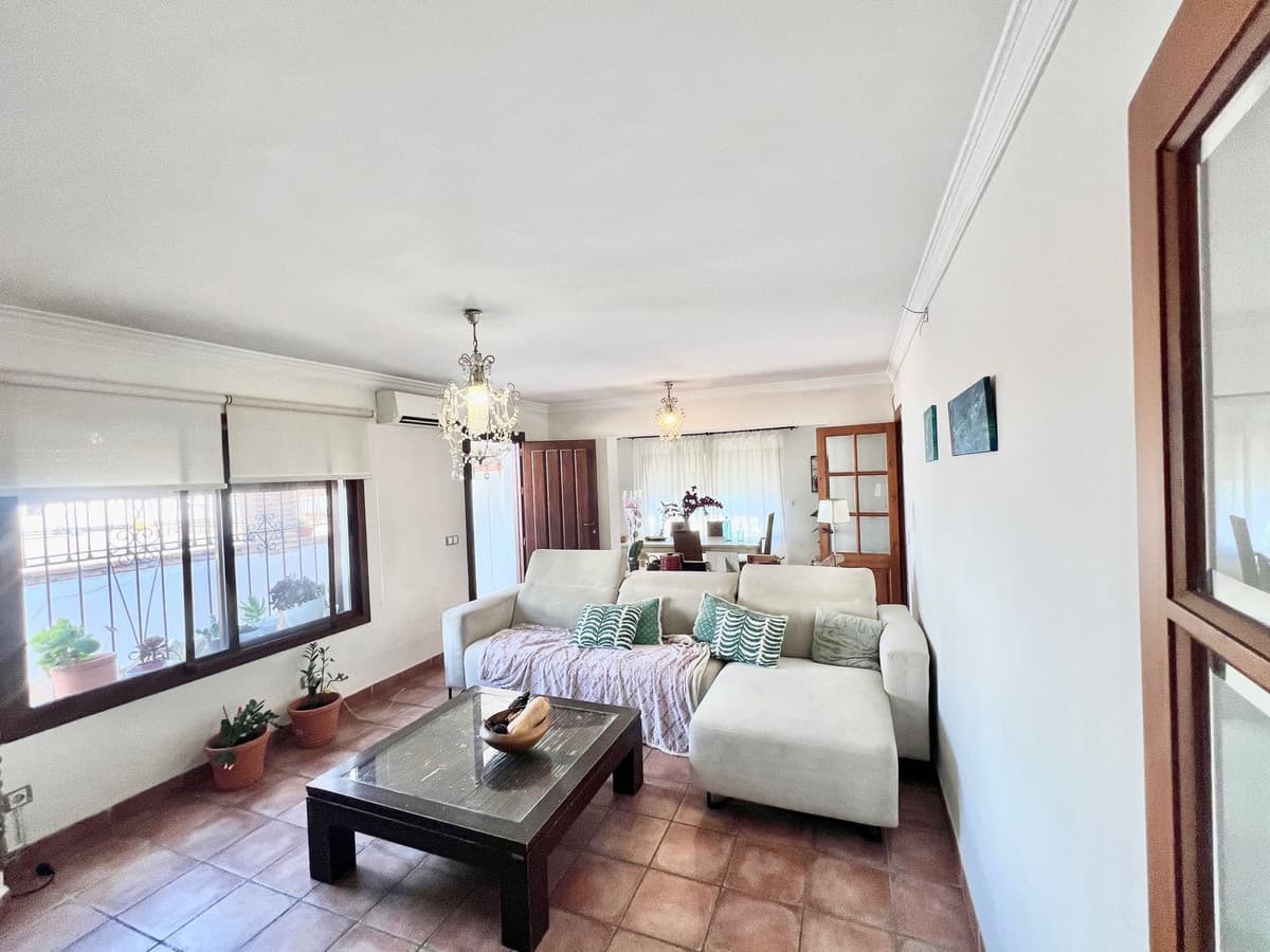 Detached Villa in Nueva Andalucía — photo 4 of 10